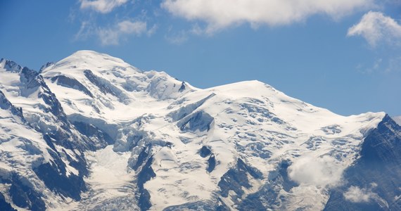 Najwyższy szczyt Europy Mont Blanc mierzy obecnie 4805,59 m n.p.m. i w ciągu dwóch lat stracił 2,22 m wysokości - wynika z najnowszych pomiarów zaprezentowanych w czwartek przez ekspertów z Górnej Sabaudii, którzy przeprowadzają obliczenia co dwa lata przez ostatnich 20 lat. 