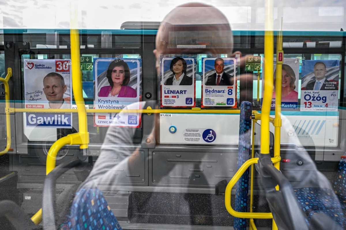 Do wyborów już tylko 10 dni, w polityce jednak wszystko po staremu - wbrew oczekiwaniom przełomu, nie tylko nie pojawił się żaden nowy temat kampanii, ale też nikt nie zmienia zaplanowanej dawno strategii. Kampanii tak na tym etapie skostniałej na oklepanych zarzutach dawno nie było, brak nowych impulsów pozwala jednak na zauważenie także innych różnic.