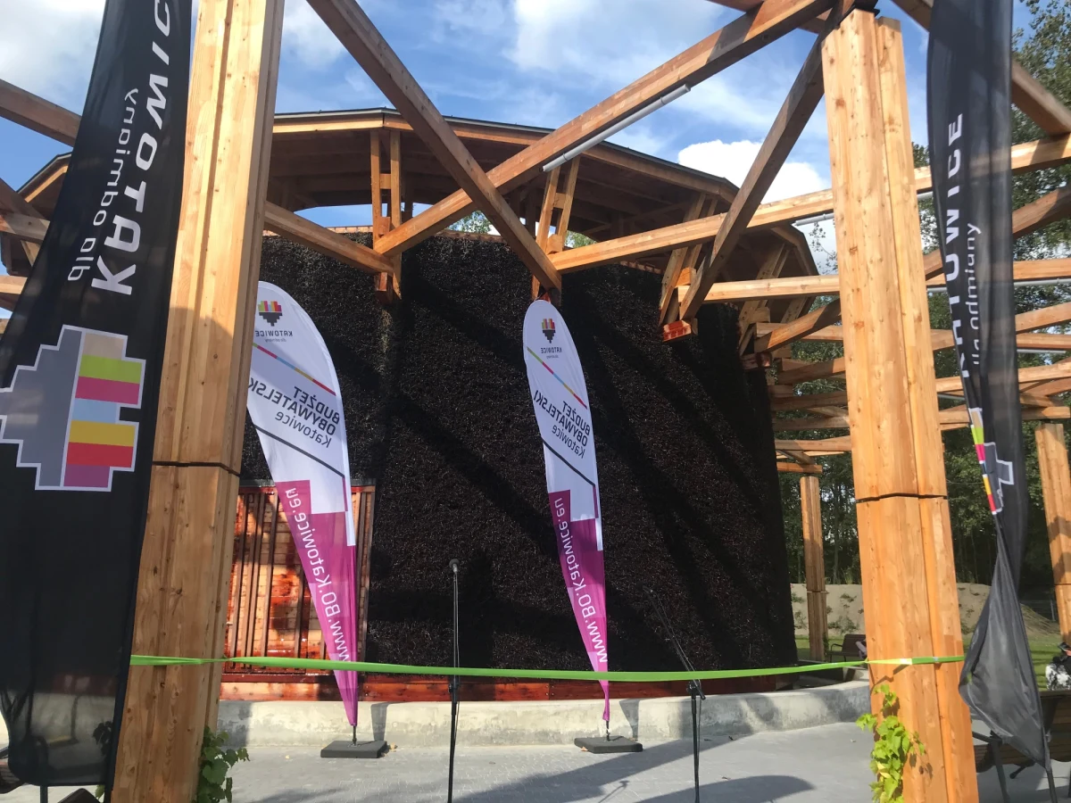 Katowice mają swoją drugą tężnię solankową. Wybudowano na jednym z największych katowickich osiedli - Tysiącleciu. Dziś tężnia została oficjalnie otwarta.