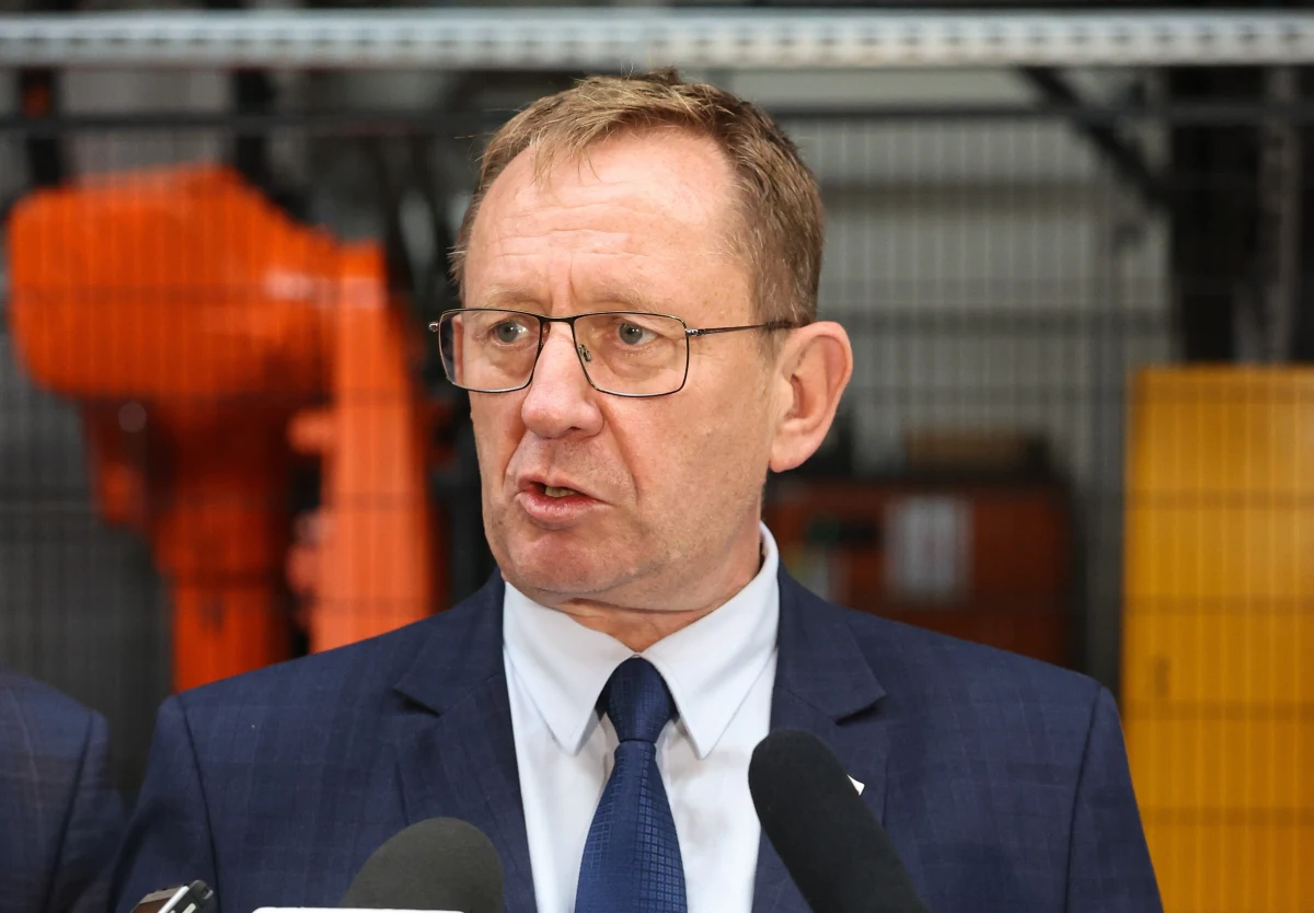 Jeżeli chcemy poprawić warunki relacji Polski i Ukrainy to skarga do WTO powinna być wycofana, a nie zawieszona. Domagamy się jej wycofania, bo jest ona bezpodstawna i absurdalna - powiedział w czwartek minister rolnictwa i rozwoju wsi Robert Telus.