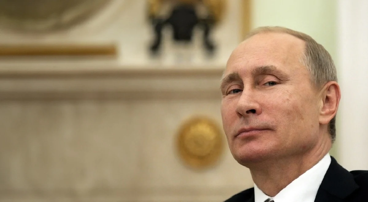 Przebywający w Soczi Władimir Putin pochwalił się, że Rosja przeprowadziła udany test strategicznego pocisku "Burewiestnik" - rakiety zdolnej przemieszczać głowice nuklearne na odległość ponad 22 tys. kilometrów i posiadających napęd atomowy. Rosyjski przywódca zabrał również głos w sprawie śmierci Jewgienija Prigożyna. Mówił o narkotykach, alkoholu i granatach, których wybuch miał doprowadzić do katastrofy samolotu z Prigożynem. 