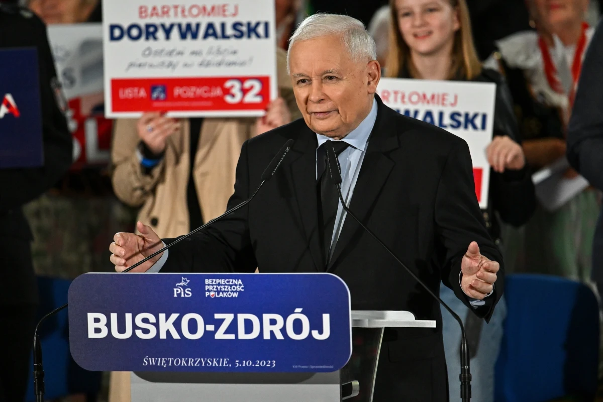Do wyborów parlamentarnych zostało już tylko dziewięć dni. W ferworze walki o głosy wyborców nawet czołowym politykom zdarzają się poważne wpadki. Taką zaliczył w Busku-Zdroju prezes PiS Jarosław Kaczyński. Chodzi o wypowiedź w sprawie referendum.