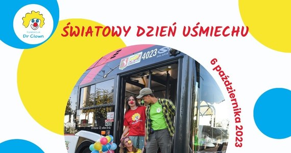 ​6 października obchodzimy Światowy Dzień Uśmiechu. Wolontariusze Fundacji "Dr Clown" na Pomorzu i w całej Polsce będą dziś rozdawać uśmiechy i zachęcać do dzielenia się nimi z innymi. 