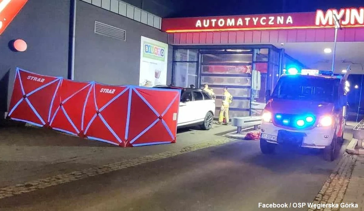 Około 60-letni mężczyzna zmarł w wyniku wypadku obok myjni samochodowej w Węgierskiej Górce (woj. śląskie). O zdarzeniu poinformowała m.in. lokalna OSP.