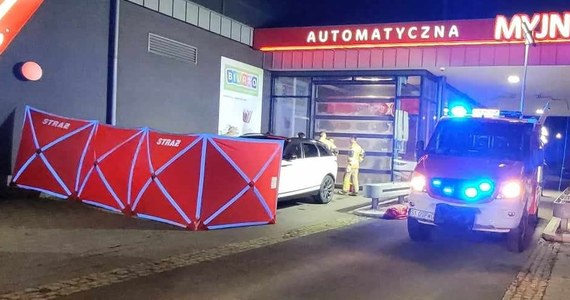 Około 60-letni mężczyzna zmarł w wyniku wypadku obok myjni samochodowej w Węgierskiej Górce (woj. śląskie). O zdarzeniu poinformowała m.in. lokalna OSP.