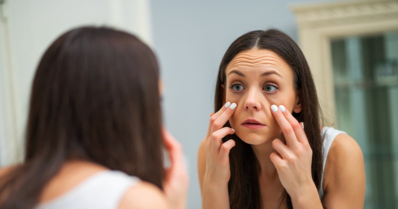 Tak przywrócisz blask spojrzeniu. Zamiast ogórka, połóż na oczach to