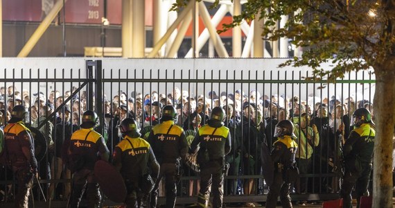 Holenderska policja przedstawia swoją wersję wydarzeń po skandalu, do którego doszło po meczu AZ Alkmaar - Legia Warszawa. Jak twierdzi tamtejsza policja, "Legia nie wywiązała się z przyjętych ustaleń".