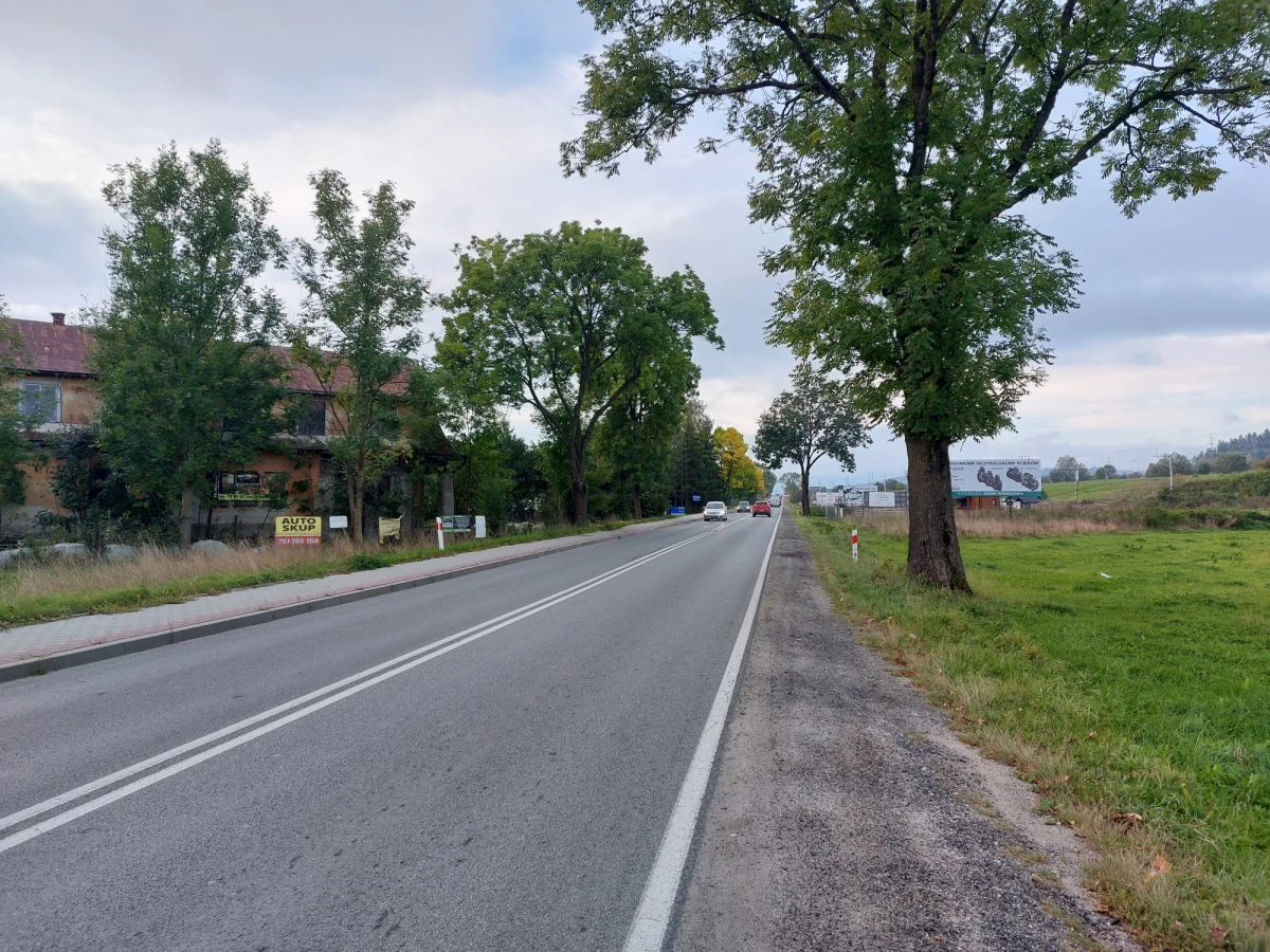 Trzy firmy są zainteresowane opracowaniem dokumentacji na poprawę przepustowości prawie 7-kilometrowego odcinka Zakopianki między Nowym Targiem a Szaflarami - poinformował krakowski oddział GDDKiA. To już drugi przetarg dotyczący tej dokumentacji. Pierwszy został w maju unieważniony, bo firmy zbyt wysoko wycenili swoje prace, przekraczając założony budżet. 