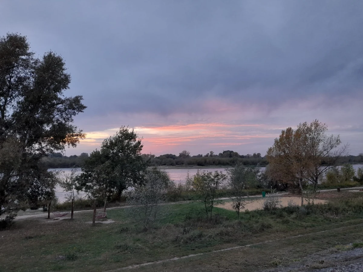 Synoptycy ostrzegają przed silnym wiatrem. Alerty obowiązują w całej północnej, centralnej i wschodniej części kraju