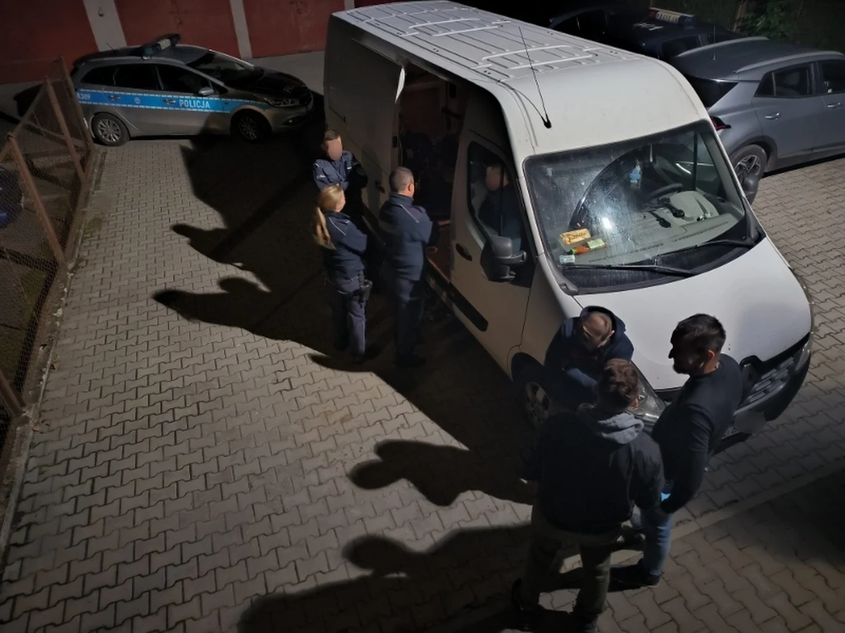 31 kolejnych imigrantów zostało zatrzymanych w Śląskiem. W czwartek wieczorem jedną grupę zatrzymano w Jaworzynce, a drugą w Wiśle. To kolejni cudzoziemcy, którzy nielegalnie znaleźli się w Polsce po tym, jak wzmożono kontrole na granicy ze Słowacją.