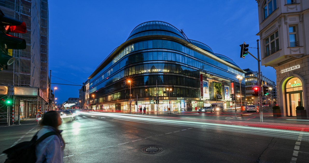 Legendarna, galeria, handlowa, Galeries, Lafayette, Friedrichstrasse, sercu, Berlina, przechodzi, historii, Luksusowy, towarowy, Kultowa galeria handlowa przetrwała 30 lat. Wykończyła ją pandemia