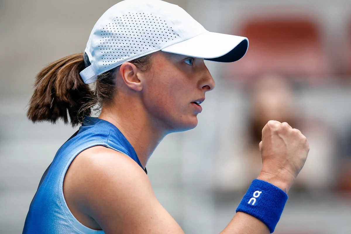 Iga Świątek wygrała z amerykańską tenisistką Coco Gauff 6:2, 6:3 i awansowała do finału turnieju WTA w Pekinie. Pojedynek trwał godzinę i 14 minut. W niedzielnym finale Świątek zmierzy się z Rosjanką Ludmiłą Samsonową.