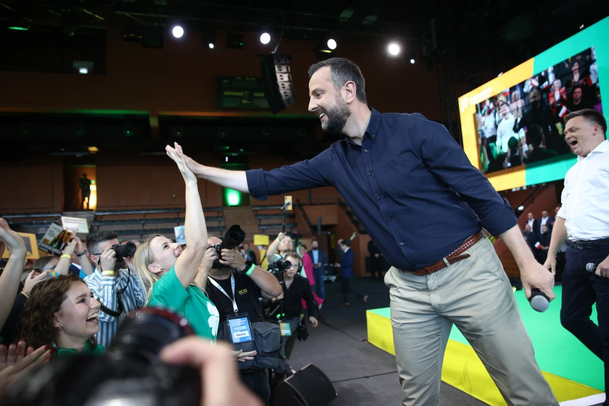 "Jesteśmy nowym pokoleniem, które dąży do zmiany. Bez pojednania nie ma bezpieczeństwa. Pojednanie to najważniejsza rzecz, którą przyszły rząd ma do zrobienia" – przekonywali liderzy Trzeciej Drogi Władysław Kosiniak-Kamysz (PSL) i Szymon Hołownia (Polska 2050) podczas konwencji w Krakowie.