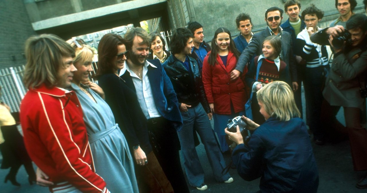 1976, wyjątkowy, szwedzkiego, zespołu, sierpniu, ABBA, wydała, piosenkę, Dancing, Queen, która, okazała, największym, przebojem, Byli największymi gwiazdami na świecie. Gdy przyjechali do Polski, przeżyli szok