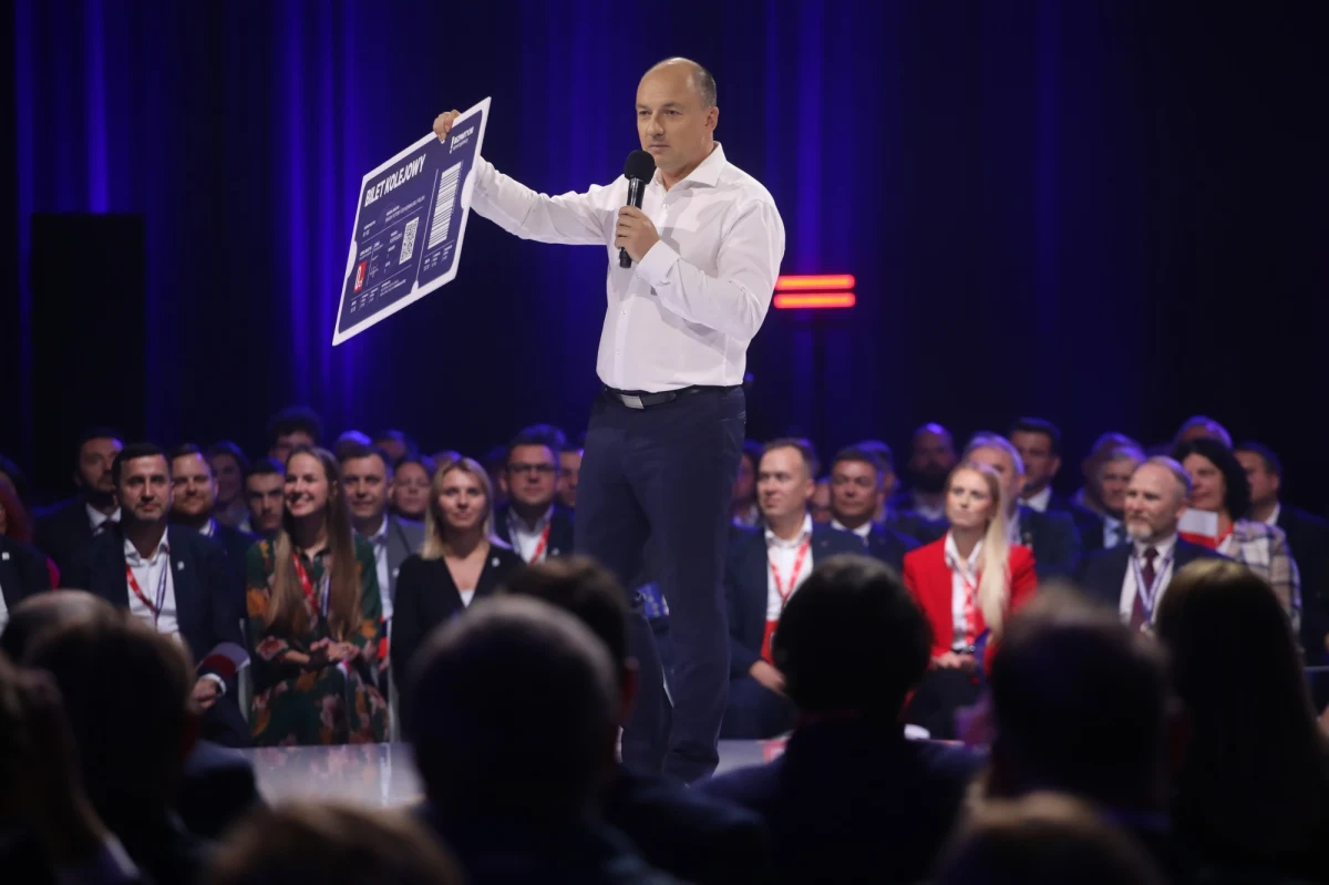 W podwarszawskich Szeligach odbyła się ogólnopolska konwencja Bezpartyjnych Samorządowców pod hasłem "Normalna Polska”. Zaprezentowano na niej program wyborczy, którego elementami są m.in. zerowy PIT, bezpłatna komunikacja czy darmowe posiłki w szkołach. 