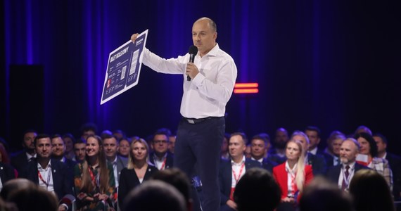 W podwarszawskich Szeligach odbyła się ogólnopolska konwencja Bezpartyjnych Samorządowców pod hasłem "Normalna Polska”. Zaprezentowano na niej program wyborczy, którego elementami są m.in. zerowy PIT, bezpłatna komunikacja czy darmowe posiłki w szkołach. 