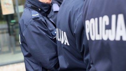 Pościg ulicami Warszawy. Ranni policjanci, uszkodzone auta i radiowozy