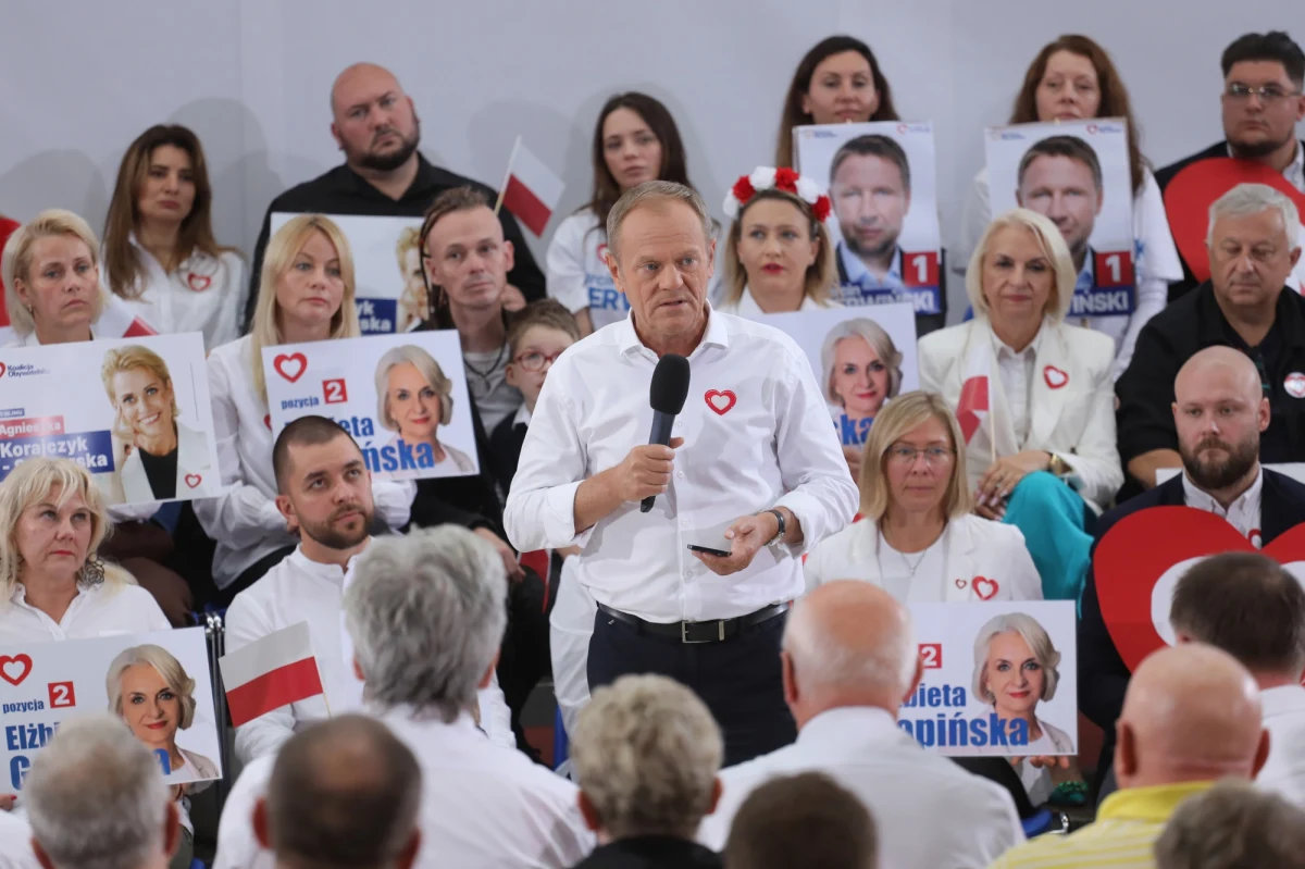 "Chyba nie wyłączą mi mikrofonu, ale jeśli mi wyłączą, to być może ta cisza bardziej dotrze do tych ludzi, którzy do tej pory byli karmieni tylko kłamstwem" – mówił w Płocku lider Platformy Obywatelskiej, odnosząc się do poniedziałkowej debaty organizowanej przez telewizję publiczną. Już wiadomo, że nie weźmie w niej udziału prezes Prawa i Sprawiedliwości Jarosław Kaczyński. Zdaniem Tuska, może to być pewnego rodzaju sygnał dla wyborców tej partii.