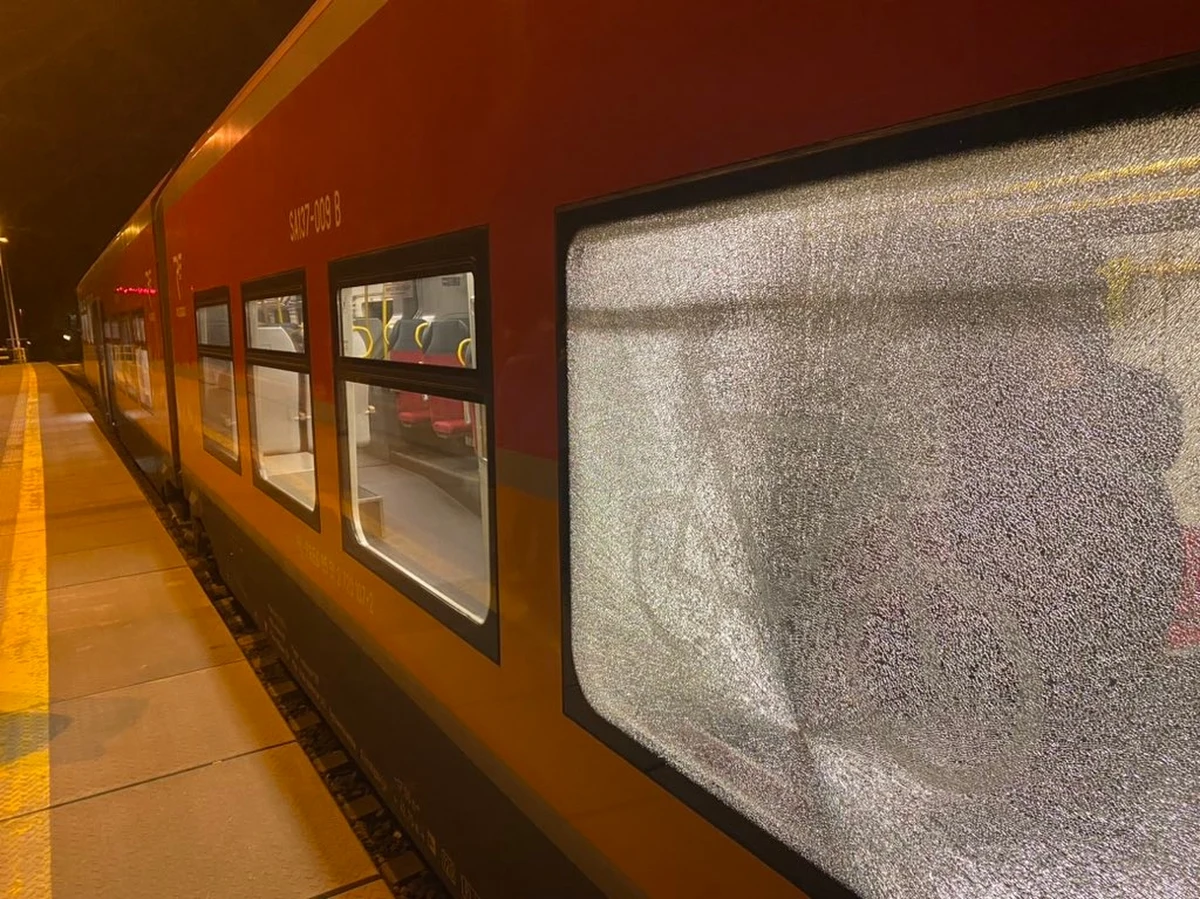 Pociąg z Gdyni do Helu został wieczorem ostrzelany z wiatrówki w okolicy stacji Mrzezino. Nikt nie został poszkodowany. 