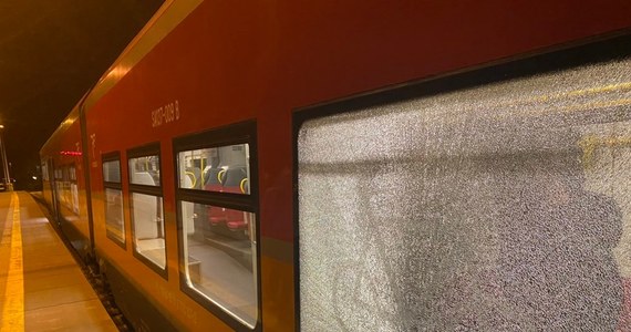 Pociąg z Gdyni do Helu został wieczorem ostrzelany z wiatrówki w okolicy stacji Mrzezino. Nikt nie został poszkodowany. 