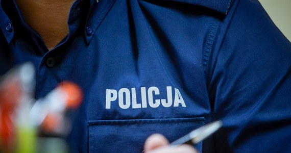 W samochodzie należącym do mężczyzny, który uciekał wczoraj przed policją ulicami Warszawy, znaleziono narkotyki. Podczas pościgu rannych zostało dwóch funkcjonariuszy. 