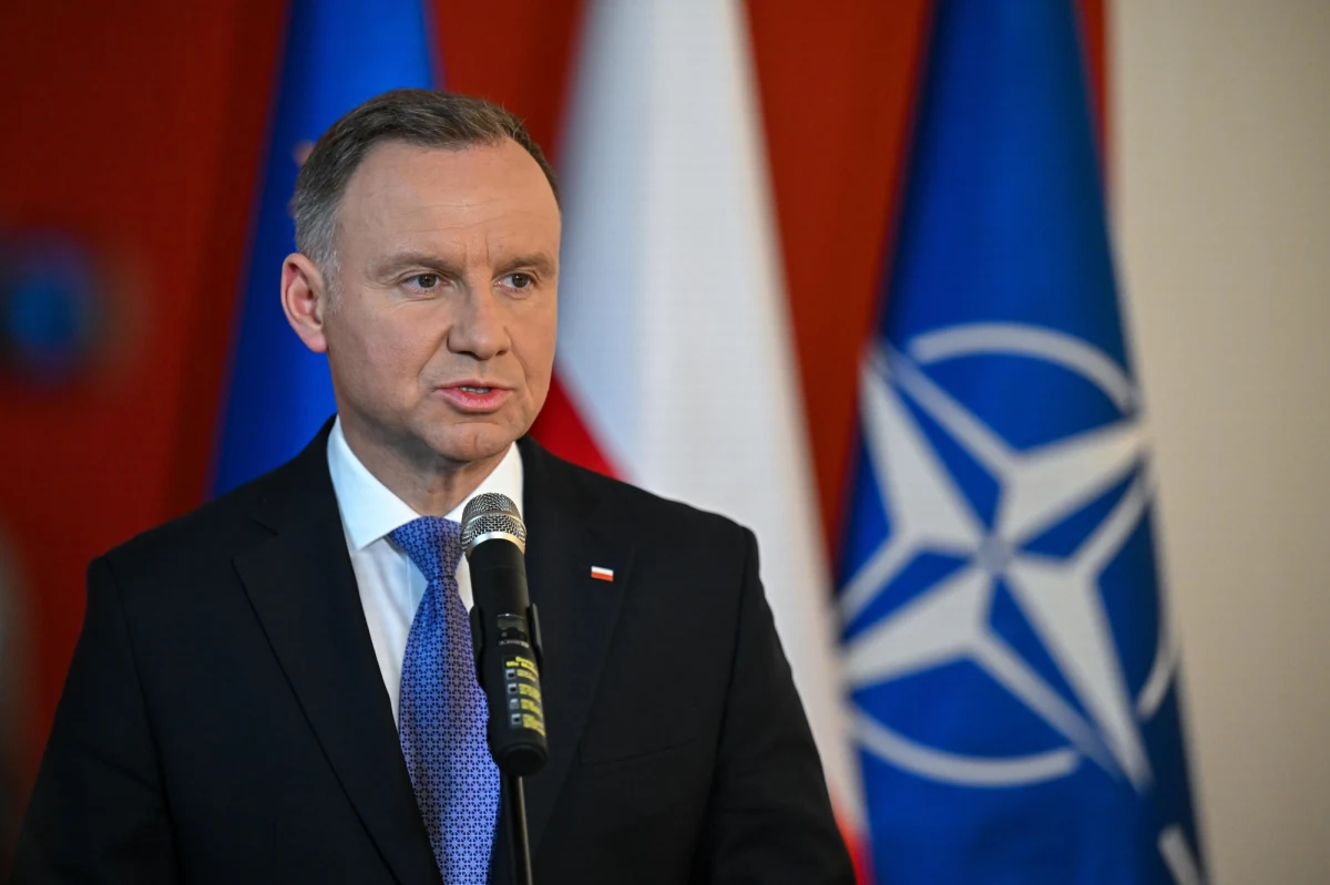 "Podczas rozmowy z prezydentem Izraela Izaakiem Herzogiem przekazałem nasze kondolencje, wyrazy współczucia. Zaoferowałem też pomoc humanitarną" - powiedział prezydent Andrzej Duda.