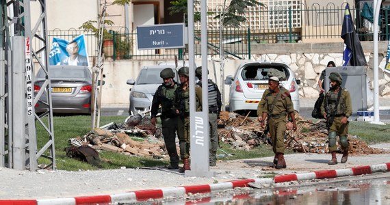 Święto muzyki przerodziło się w horror. Uczestnicy festiwalu Supernova byli jednymi z pierwszych, którzy w sobotni poranek zostali zaatakowani przez terrorystów z Hamasu. W sieci pojawiły się wstrząsające nagrania, na których widać młodych ludzi uciekających przed zamaskowanymi terrorystami. Ci, którym się nie udało, zostali zabici lub porwani. Izraelskie media podają, że życie straciło co najmniej 260 osób.