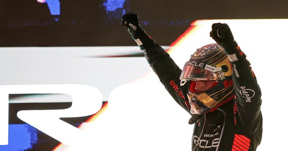 Max Verstappen (Red Bull) wygrał na Losail International Circuit wyścig Formuły 1 o Grand Prix Kataru, 17. rundę mistrzostw świata. W sobotę Holender zapewnił sobie trzeci z rzędu tytuł mistrzowski.