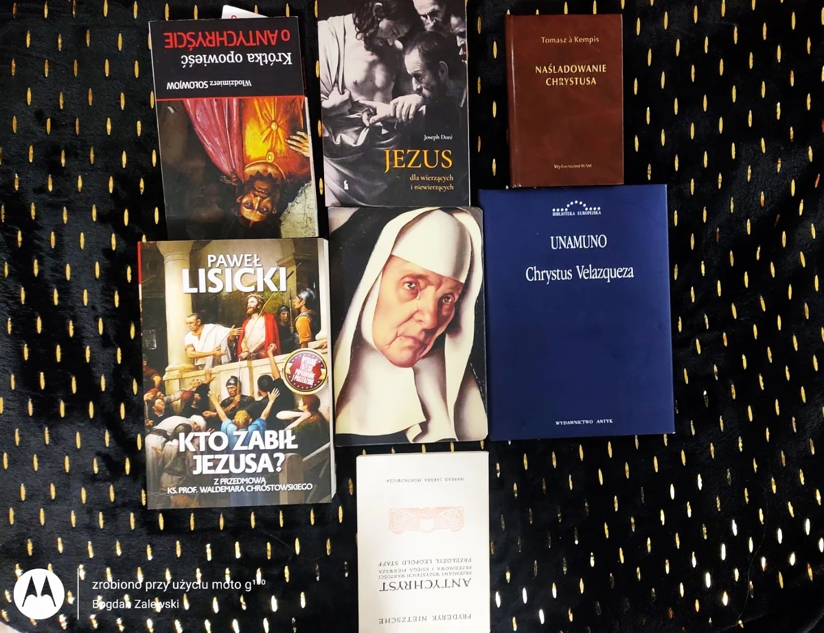 1. Wiara czyni cuda, a wierna lektura, bliska i realizowana w życiu codziennym, wciela cud. Intelekt jest narzędziem niezbędnym, by pojąć umysłową głębię książki francuskiego arcybiskupa seniora Josepha Doré.  Etyka jest konieczna - praktyczna, a nie rozpatrywana wyłącznie jako konstrukt teoretyczny, kolejne filozoficzne zagadnienie.  Działanie to następna warstwa czytania czynnego takich książek jak "JEZUS dla wierzących i niewierzących." Zasada konsekwentna, moja radykalna reguła - intelektualnego, etycznego, czynnego - czytelnictwa to dla mnie samego novum.