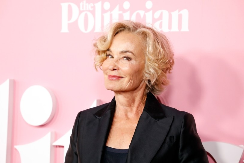 Jessica Lange, gwiazda takich kultowych produkcji, jak "Tootsie", "Błękit nieba" czy "Tramwaj zwany pożądaniem", w najnowszym wywiadzie ogłosiła, że przymierza się do zakończenia kariery aktorskiej. Aktorka wyjaśniła, że powodem tej decyzji jest jej ogromne niezadowolenie z kondycji współczesnego Hollywood. Zdaniem dwukrotnej zdobywczyni Oscara branża filmowa zatraciła swoje wartości i koncentruje się głównie na zarabianiu jak największych sum.