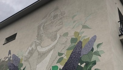 ​W Warszawie odsłonięto mural Agnieszki Osieckiej