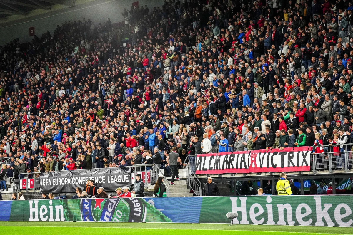 "Sprawdzamy nagrania z kamer" - przekazał naszej dziennikarce w Brukseli rzecznik holenderskiej policji Roderick de Veen. Przypomnijmy, w czwartek w mieście Alkmaar przed i po meczu Legii Warszawa doszło do przepychanek z policją. Dwóch piłkarzy Legii zostało aresztowanych i po złożeniu wyjaśnień zostali zwolnieni.