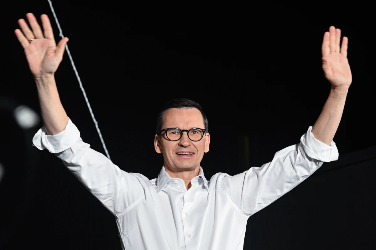 Mateusz Morawiecki pytający Donalda Tuska o "wazon od Putina", Szymon Hołownia apelujący do "tłustych kotów" o "pakowanie kuwety" i Tusk przypominający Morawieckiemu dawną wypowiedź dotyczącą podniesienia wieku emerytalnego. To zapamiętamy z debaty wyborczej zorganizowanej przez TVP.