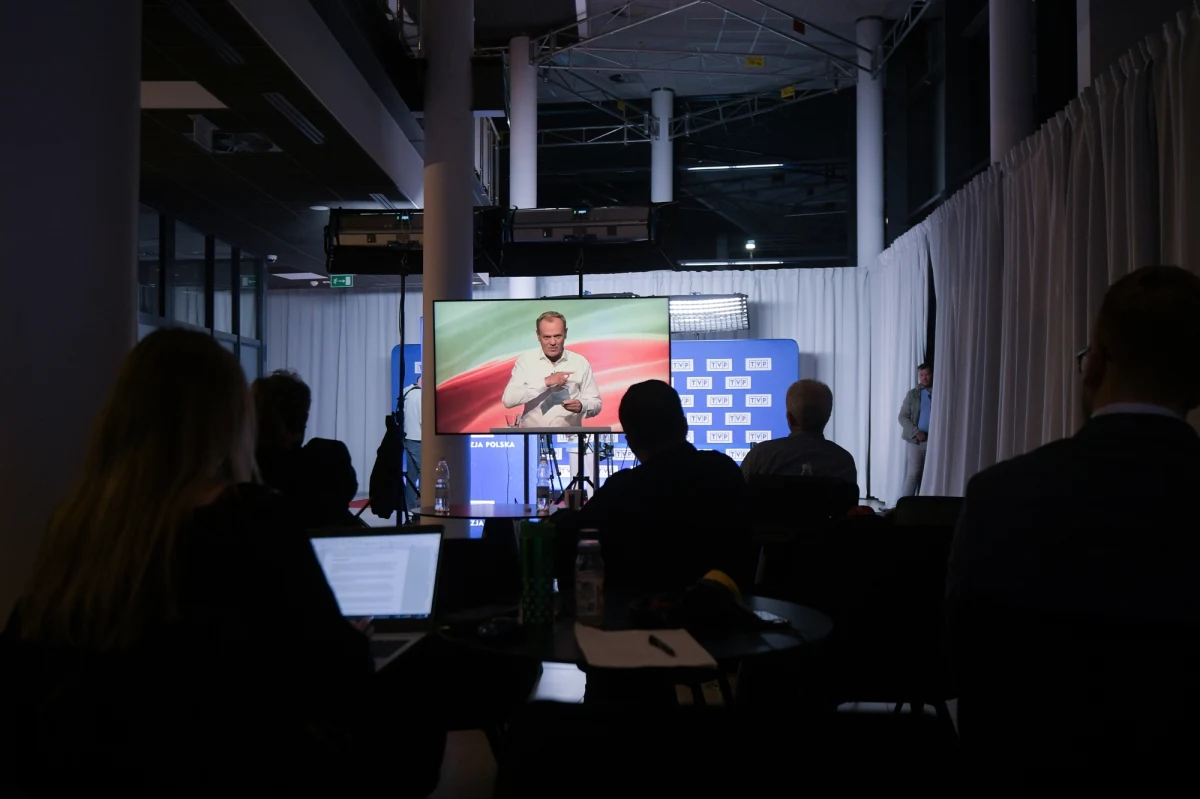 "Ta debata w mediach społecznościowych będzie żyła przez najbliższe kilka, kilkanaście dni. Tutaj cisza wyborcza na pewno nie przeszkodzi z tego względu, że przecież nie można wyłączyć internetu. Nie tylko dlatego, że będziemy to komentować, ale także dlatego, że poszczególne wyimki z tego, co uczestnicy mówili, jak się przedstawiali, jak się pokazali, będą się pojawiać w memach, ale także w filmikach" – mówił doktor Miłosz Babecki, medioznawca, który był gościem internetowego Radia RMF24. W ten sposób skomentował dzisiejszą debatę wyborczą w TVP.