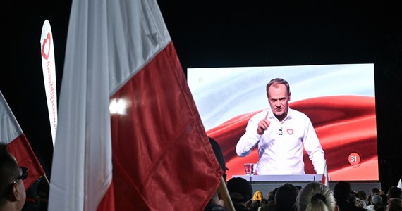 Donald Tusk domaga się kolejnej przedwyborczej debaty i jeszcze raz rzuca wyzwanie Jarosławowi Kaczyńskiemu. Takie oczekiwanie szef Platformy Obywatelskiej wygłosił podczas wczorajszej, pierwszej w tej kampanii wyborczej, telewizyjnej dyskusji kandydatów.