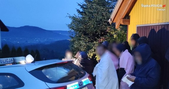 Kolejne grupy imigrantów zatrzymane przez policję i straż graniczną w Śląskiem. To efekt kontroli w rejonach przygranicznych i na lotnisku. Część osób, które nielegalnie przekroczyły granicę zostanie dziś przekazana stronie słowackiej.