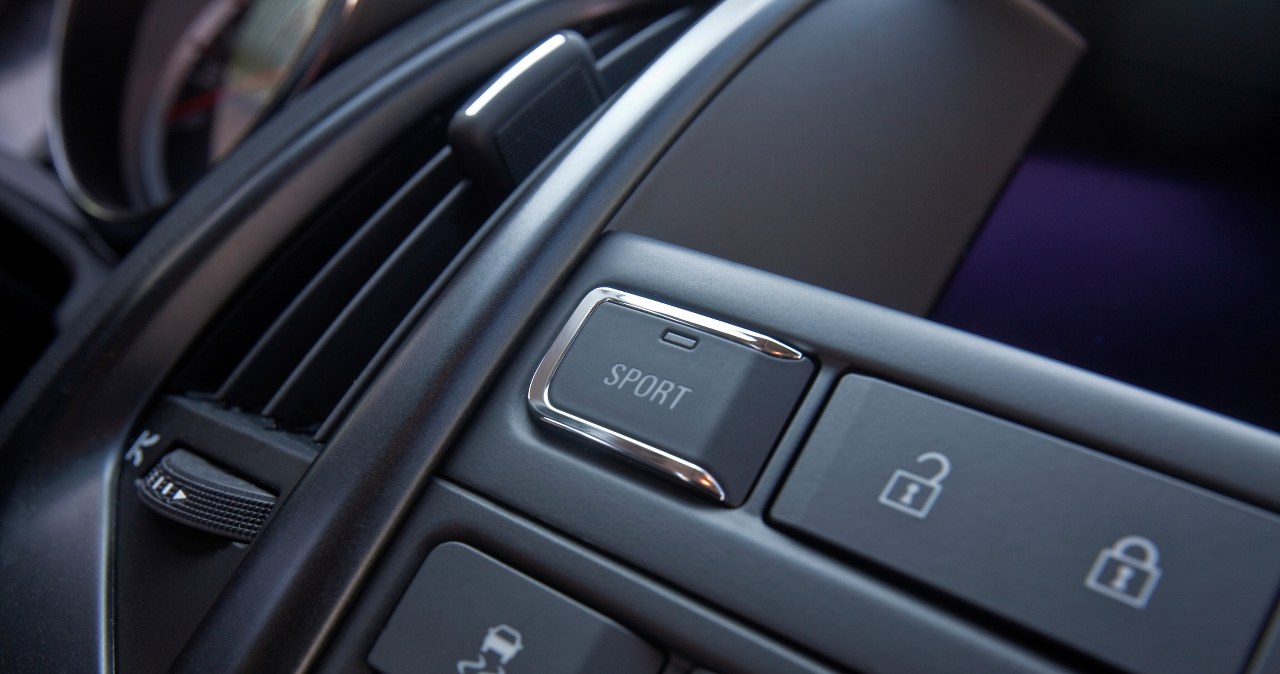 Wciskam jeden przycisk. Auto lepiej przyspiesza i czasem mniej pali