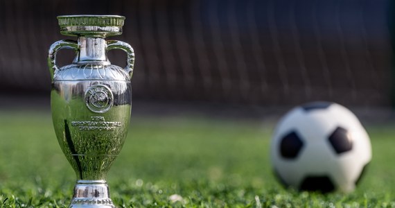 UEFA poinformowała, że piłkarskie mistrzostwa Europy w 2028 roku odbędą się w Wielkiej Brytanii i Irlandii, z kolei turniej w 2032 roku - we Włoszech i w Turcji. Zaskoczenie nie ma, bowiem były to jedyne kandydatury.