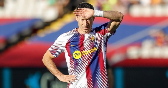 Hiszpańskie media twierdzą, że napastnik Barcelony Robert Lewandowski może nie wykurować się na spotkanie z Realem Madryt. Snajper doznał skręcenia stawu skokowego podczas meczu "Dumy Katalonii" z FC Porto w Lidze Mistrzów.