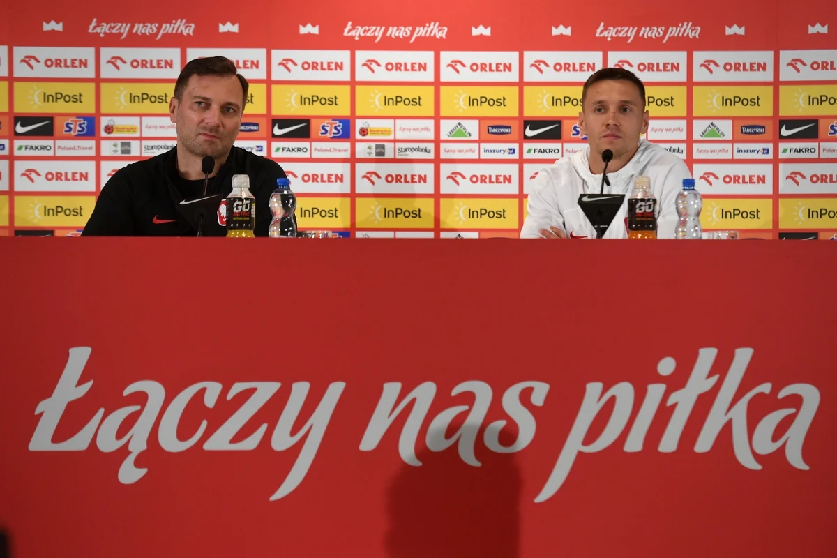 ​Piłkarze reprezentacji Polski wylecą w środę już o 8.20 - prawie półtorej godziny wcześniej niż planowano na czwartkowy mecz eliminacji Euro 2024 z Wyspami Owczymi w Thorshavn. Powodem są trudne warunki pogodowe na miejscu, zwłaszcza silny wiatr.