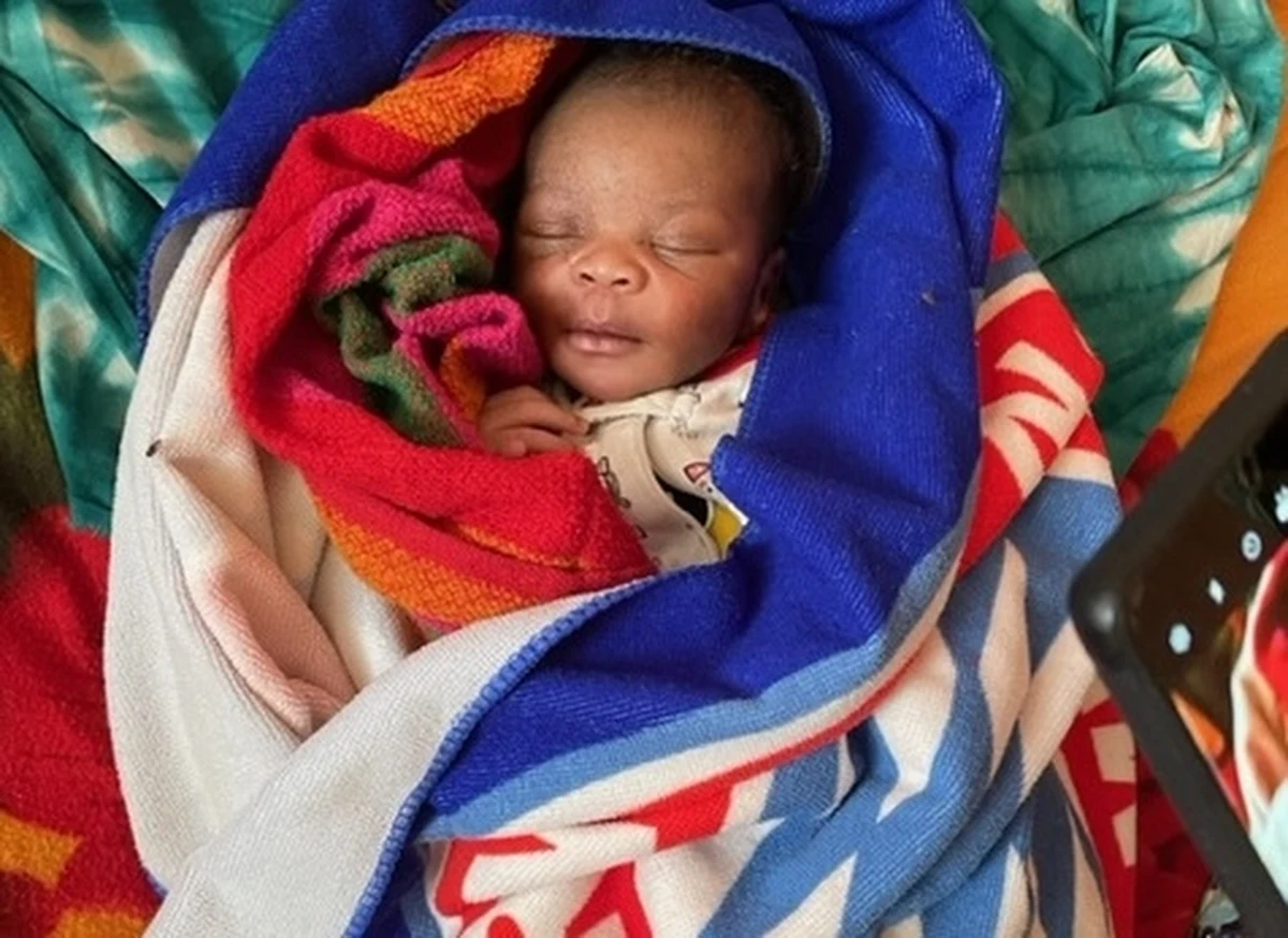 "Paczka dla niemowlaczka" to akcja, którą organizuje poznańska Fundacja Pomocy Humanitarnej Redemptoris Missio. Zbierane są artykuły higieniczne oraz te pierwszej potrzeby związane z opieką nad noworodkami i niemowlakami.