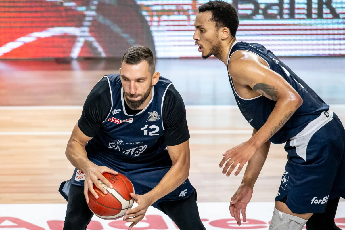 Po raz pierwszy od sezonu 2009/2010 czekają nas koszykarskie derby Warszawy na najwyższym szczeblu rozgrywek. Wieczorem w Orlen Basket Lidze Legia Warszawa podejmie w swojej hali Dziki Warszawa. Derbowe rozgrywki w stolicy to prawdziwa rzadkość. W XXI wieku rozegrano zaledwie osiem takich meczów na poziomie Polskiej Ligi Koszykówki. W obu zespołach pełna gotowość na wyjątkowy pojedynek.