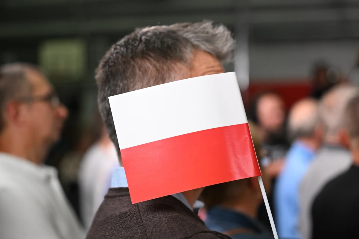 Ponad 56 proc. Polaków uważa, że kończąca się kampania wyborcza nie jest uczciwa - wynika z sondażu IBRiS dla RMF FM i "Rzeczpospolitej". Tego zdania jest niemal co czwarty wyborca Zjednoczonej Prawicy i 82 proc. sympatyków opozycji. 