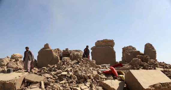 Trzęsienie ziemi o magnitudze 6,4 wystąpiło w środę w północno zachodnim Afganistanie, w prowincji Herat. Wkrótce potem nastąpił kolejny wstrząs o magnitudzie 5 - poinformowała Amerykańska Służba Geofizyczna (USGS). .