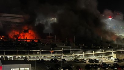 Ogromny pożar na lotnisku w Luton. Odwołano wszystkie loty