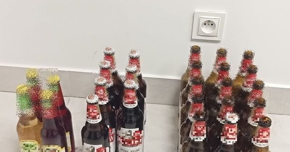 Włamali się do budynku w Chmielniku w Świętokrzyskiem i ukradli 56 butelek piwa. Sprawcom - dwóm mężczyznom w wieku 43 i 55 lat - grozi teraz nawet 10 lat pozbawienia wolności.