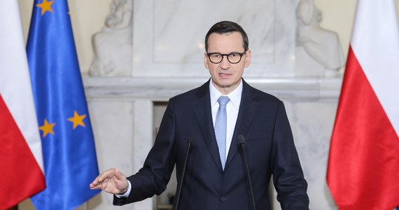 „Opozycja i jej pomocnicy przedstawiają zmanipulowane informacje, aby podważyć stabilność polskiego wojska” - powiedział w środę w KPRM premier Mateusz Morawiecki. Zarzucił też Donaldowi Tuskowi, że politycznie wykorzystuje odejścia z armii.