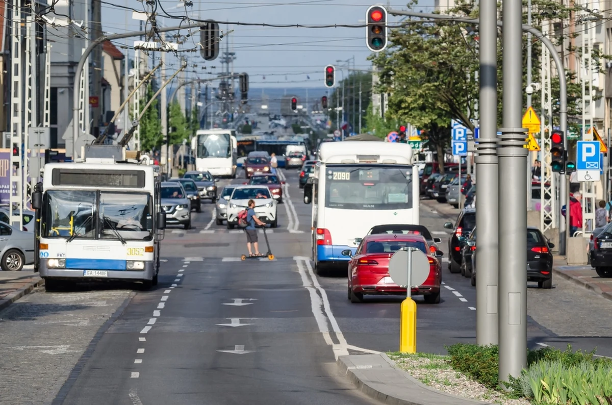 15 października komunikacja miejska w Trójmieście, a także Wejherowie, Rumi, Redzie oraz gminie wiejskiej Wejherowo i gminie Luzino będzie bezpłatna. Ma to zachęcić jak największą liczbę mieszkańców do głosowania w wyborach parlamentarnych.