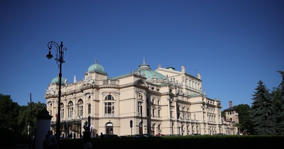 Sześciu kandydatów zgłosiło się do konkursu na dyrektora Teatru im. Juliusza Słowackiego w Krakowie. Z nieoficjalnych informacji wynika, że zebranie komisji zaplanowano w poniedziałek 16 października. Zespół teatru domaga się pełnej transparentności konkursu.

