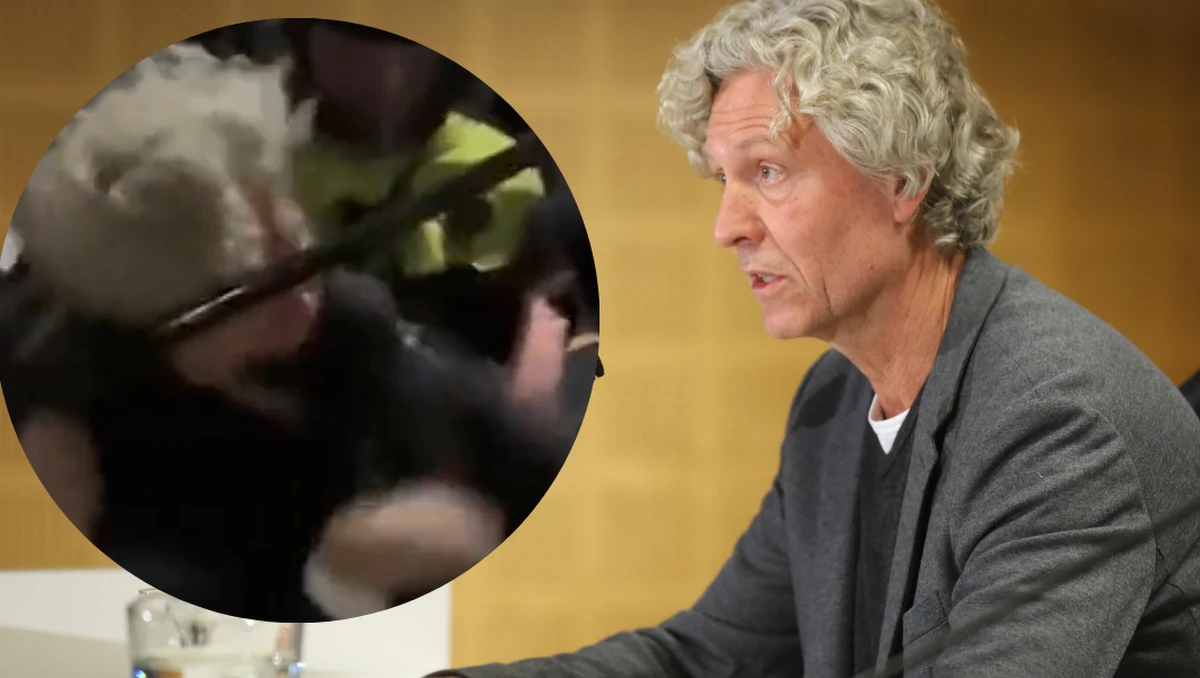 Legia Warszawa opublikowała nagranie, pokazujące skandaliczne sceny po ubiegłotygodniowym meczu z AZ Alkmaar. Na filmie widać, jak służby odpowiedzialne za zapewnienie bezpieczeństwa szarpią prezesa klubu Dariusza Mioduskiego.